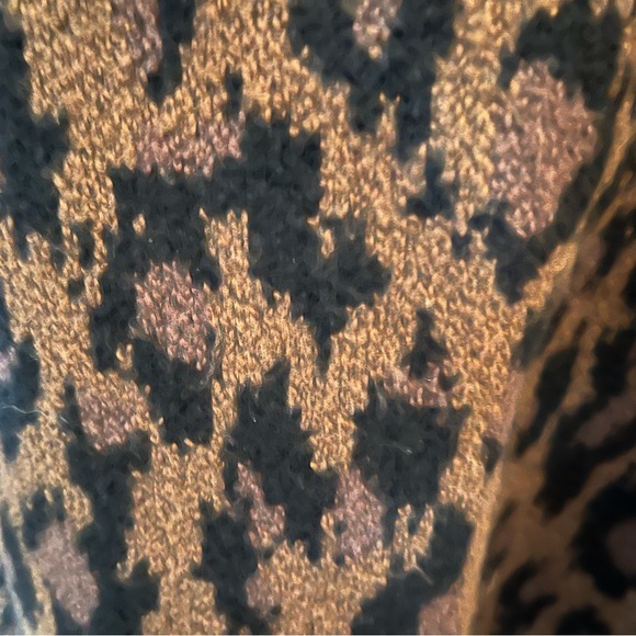 Girls warm leopard sweater - Picture 3 of 4